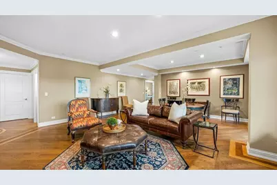 332 Regent Wood Road #332, Northfield, IL 60093 - Photo 8