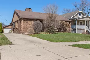 1726 E Lincoln Ave, Des Plaines, IL 60018 - Photo 2