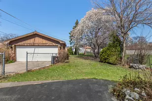 1726 E Lincoln Ave, Des Plaines, IL 60018 - Photo 4