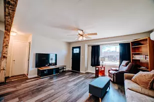 850 E Locust St, Watseka, IL 60970 - Photo 8