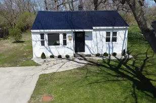850 E Locust St, Watseka, IL 60970 - Photo 2