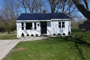 850 E Locust St, Watseka, IL 60970 - Photo 1