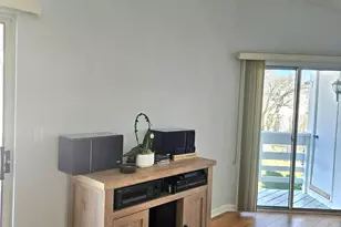 1068 Courtland Dr, Buffalo Grove, IL 60089 - Photo 4