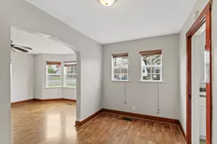 107 S Draper Ave, Champaign, IL 61821 - Photo 6