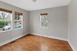 107 S Draper Ave, Champaign, IL 61821 - Photo 12