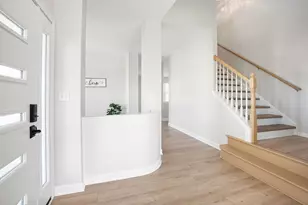 215 S Winthrop Dr, Round Lake, IL 60073 - Photo 2