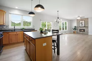 215 S Winthrop Dr, Round Lake, IL 60073 - Photo 8