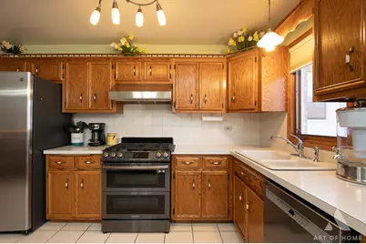 9345 S 82nd Court, Hickory Hills, IL 60457 - Photo 8