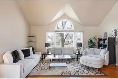 2212 Magnolia Court W, Buffalo Grove, IL 60089 - Photo 2