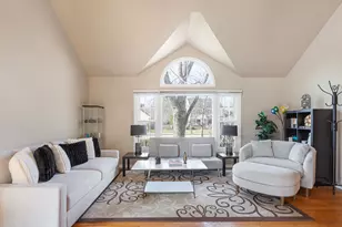 2212 Magnolia Ct W, Buffalo Grove, IL 60089 - Photo 2