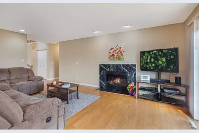 2212 Magnolia Court W, Buffalo Grove, IL 60089 - Photo 8