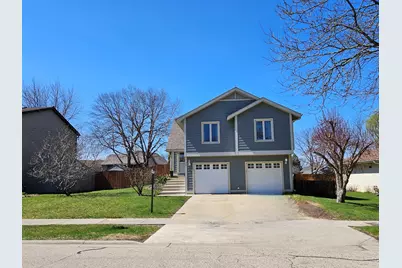 126 Borris Circle, Streamwood, IL 60107 - Photo 2