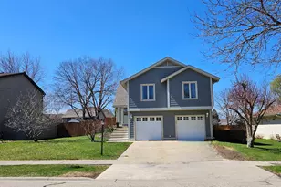 126 Borris Cir, Streamwood, IL 60107 - Photo 2