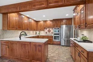 946 Montgomery Ct, Naperville, IL 60540 - Photo 6