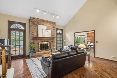 946 Montgomery Court, Naperville, IL 60540 - Photo 4