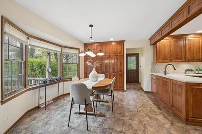 946 Montgomery Court, Naperville, IL 60540 - Photo 10
