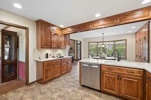 946 Montgomery Ct, Naperville, IL 60540 - Photo 8
