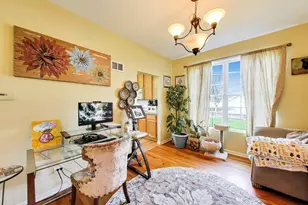 447 Talismon Ct, Crystal Lake, IL 60012 - Photo 8