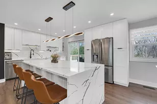 1135 N King Charles Ct, Palatine, IL 60067 - Photo 4