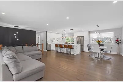 1135 N King Charles Court, Palatine, IL 60067 - Photo 2