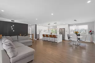 1135 N King Charles Ct, Palatine, IL 60067 - Photo 2