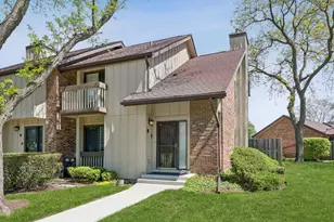 32 Kyle Ct, Willowbrook, IL 60527 - Photo 1