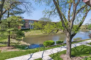 32 Kyle Ct, Willowbrook, IL 60527 - Photo 2