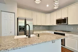 982 Indigo Ct, Hanover Park, IL 60133 - Photo 8