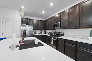 668 Braemore Lane, Yorkville, IL 60560 - Photo 6