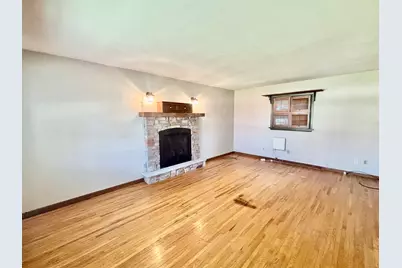 909 E 4th Street, Belvidere, IL 61008 - Photo 4