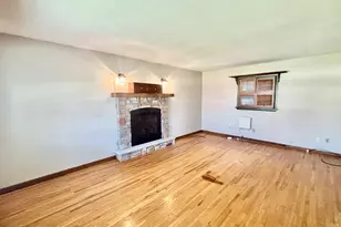 909 E 4th St, Belvidere, IL 61008 - Photo 4