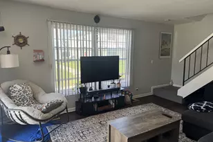 362 Farmington Ln, Vernon Hills, IL 60061 - Photo 6