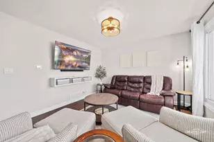 1335 Foxcroft Dr, Aurora, IL 60506 - Photo 2