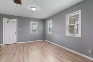 128 S 8th St, Rochelle, IL 61068 - Photo 14