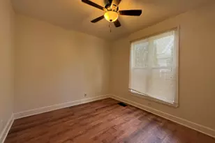 370 Bent St, Elgin, IL 60120 - Photo 6