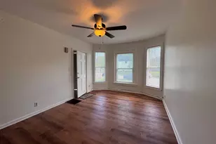 370 Bent St, Elgin, IL 60120 - Photo 2