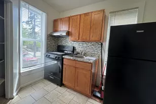 370 Bent St, Elgin, IL 60120 - Photo 4
