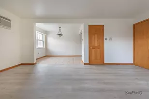 6914 W 65th St, Chicago, IL 60638 - Photo 8