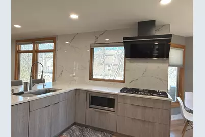 886 Saugatuck Trail, Vernon Hills, IL 60061 - Photo 10