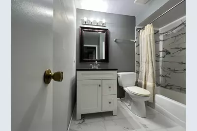 [Address not provided], Deerfield, IL 60015 - Photo 10