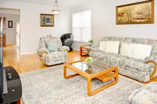 219 River Front Dr, Mount Prospect, IL 60056 - Photo 4