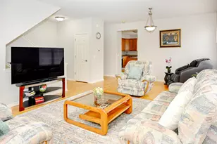 219 River Front Dr, Mount Prospect, IL 60056 - Photo 4