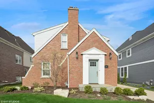 324 S Poplar Ave E, Elmhurst, IL 60126 - Photo 1