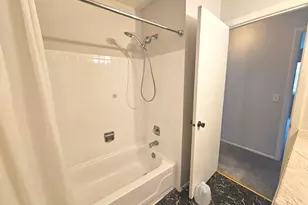 573 Greystone Ln, Wheeling, IL 60090 - Photo 16