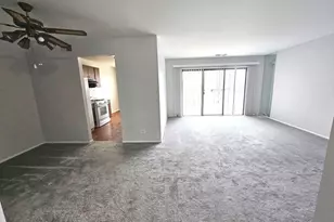 573 Greystone Ln, Wheeling, IL 60090 - Photo 6