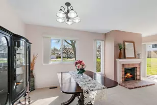 36 Waterbury Ln, Schaumburg, IL 60193 - Photo 8