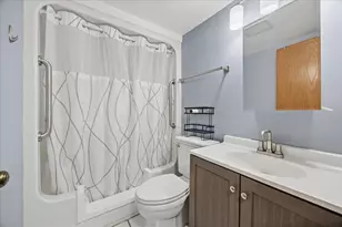 9130 W 95th St, Hickory Hills, IL 60457 - Photo 10