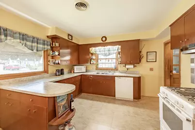 63 S Union Street, Elgin, IL 60123 - Photo 6