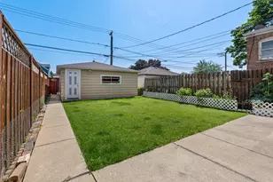 3855 W 58th Pl, Chicago, IL 60629 - Photo 2