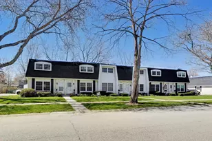 845 Country Club Dr, Libertyville, IL 60048 - Photo 1